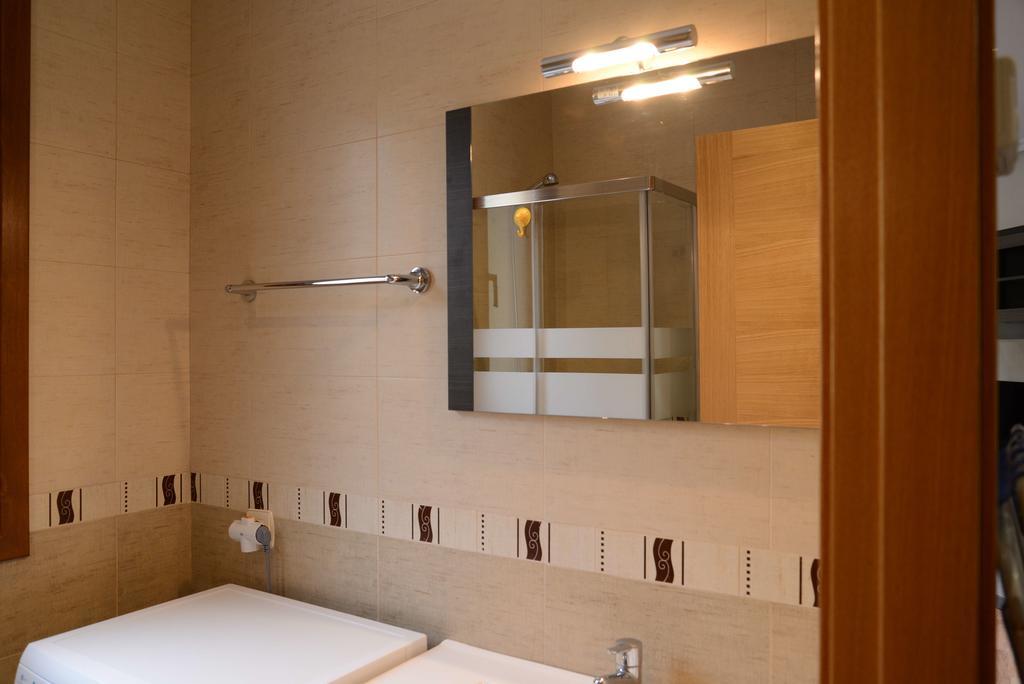 Apartamentos El Rincon De Limes Cangas De Narcea Rum bild