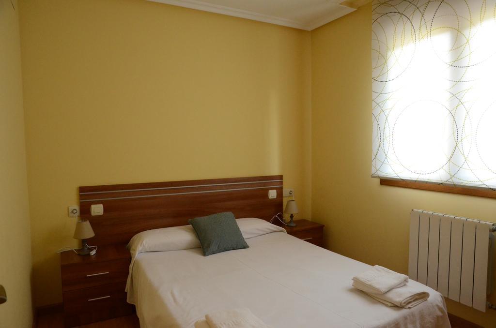 Apartamentos El Rincon De Limes Cangas De Narcea Rum bild